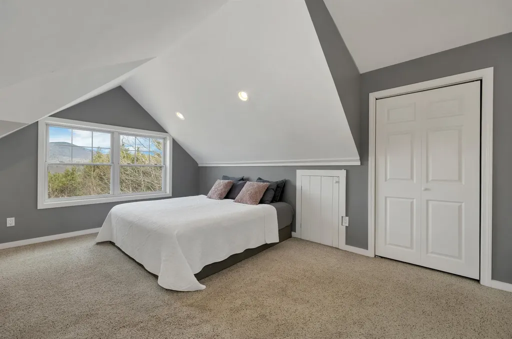 17 Croto Lane Albany NH 03818