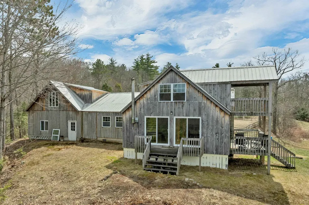 17 Croto Lane Albany NH 03818