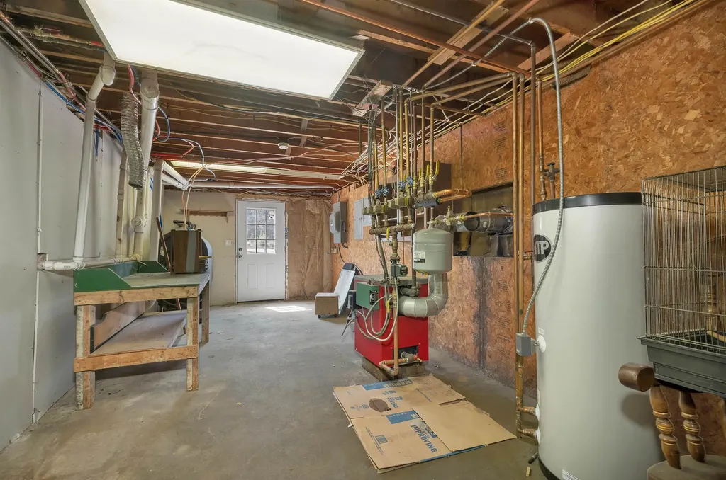 17 Croto Lane Albany NH 03818