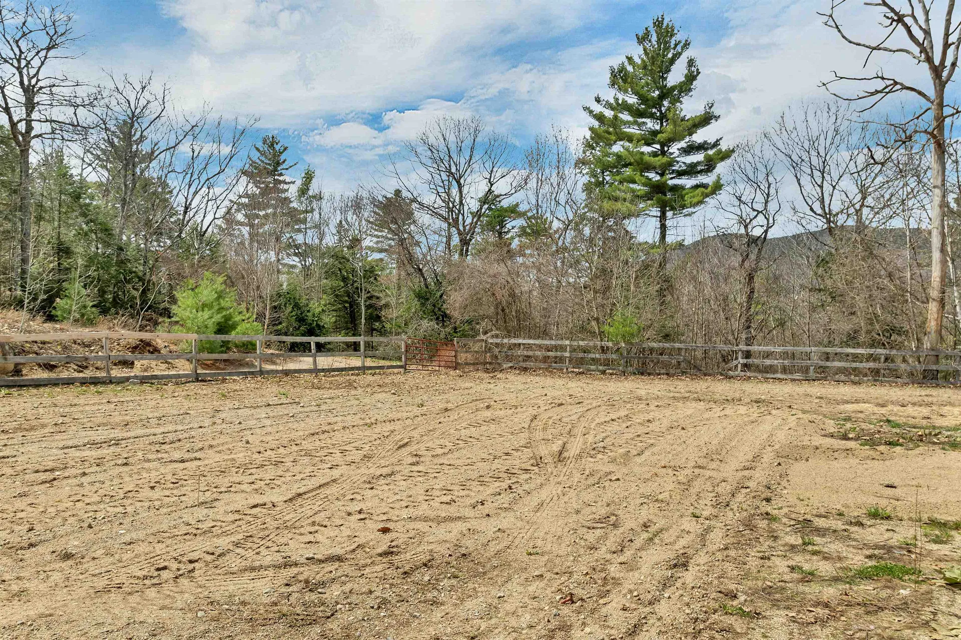17 Croto Lane Albany NH 03818