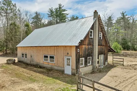 17 Croto Lane Albany NH 03818