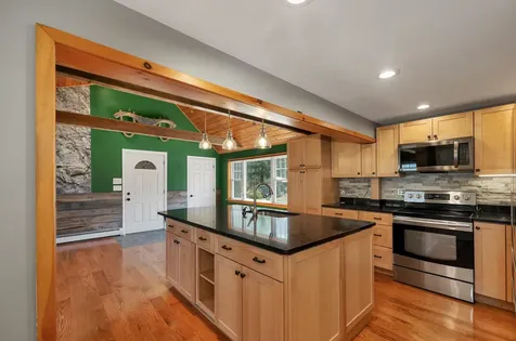 17 Croto Lane Albany NH 03818