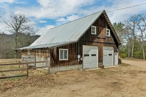 17 Croto Lane Albany NH 03818