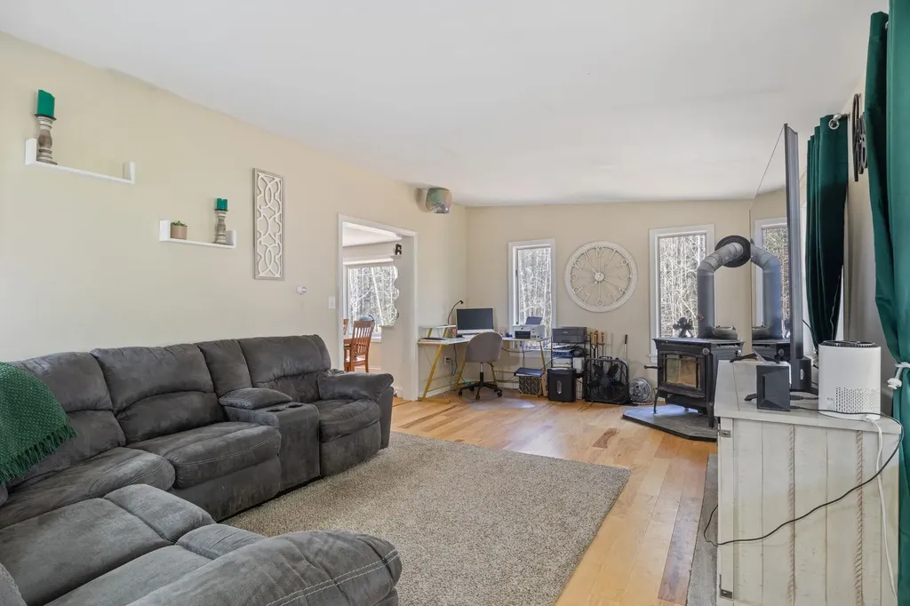 41 Friar Tuck Way Wolfeboro NH 03894