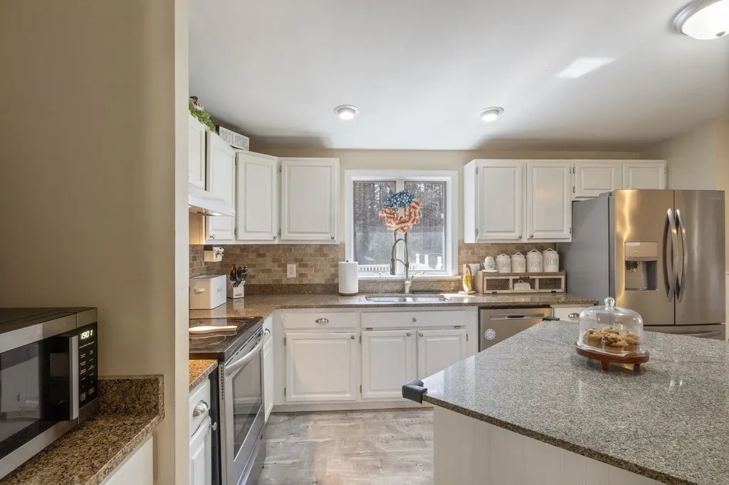 41 Friar Tuck Way Wolfeboro NH 03894