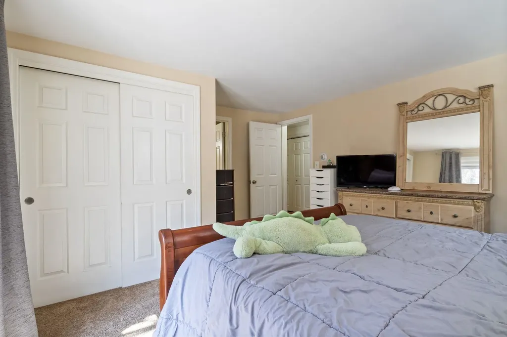 41 Friar Tuck Way Wolfeboro NH 03894