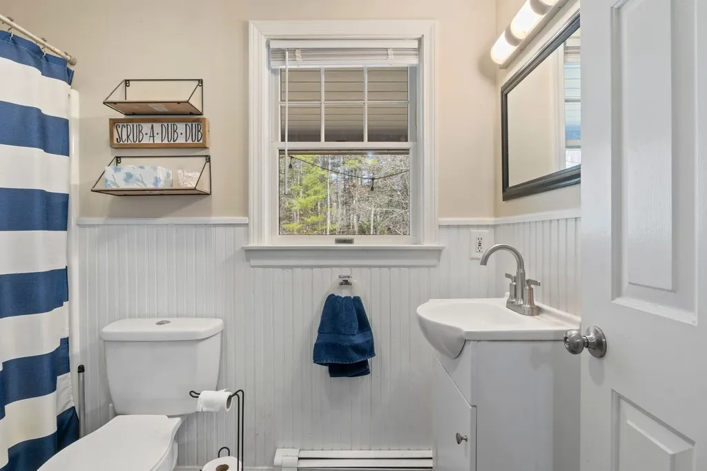 41 Friar Tuck Way Wolfeboro NH 03894