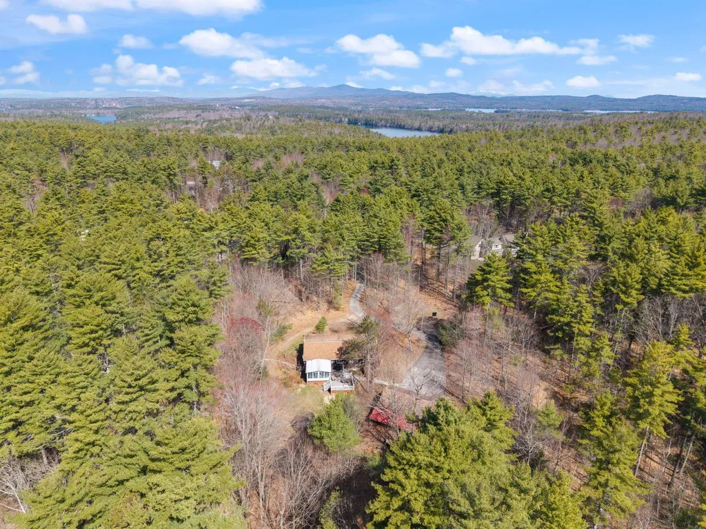 41 Friar Tuck Way Wolfeboro NH 03894