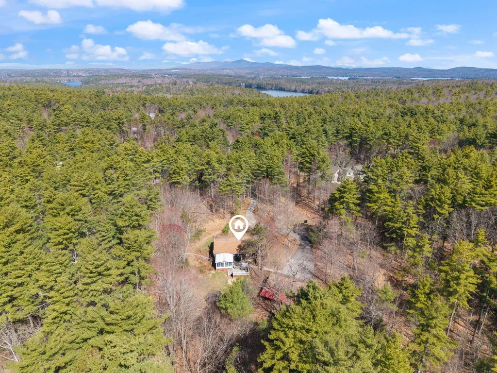 41 Friar Tuck Way Wolfeboro NH 03894