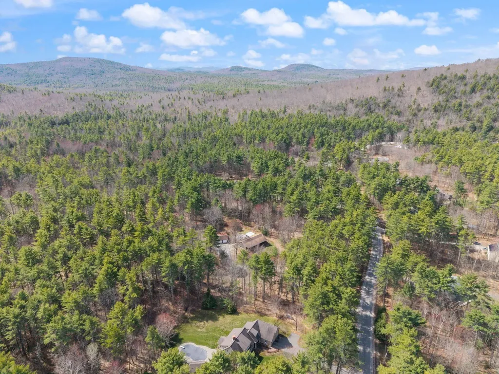 41 Friar Tuck Way Wolfeboro NH 03894