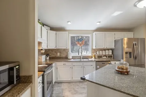 41 Friar Tuck Way Wolfeboro NH 03894