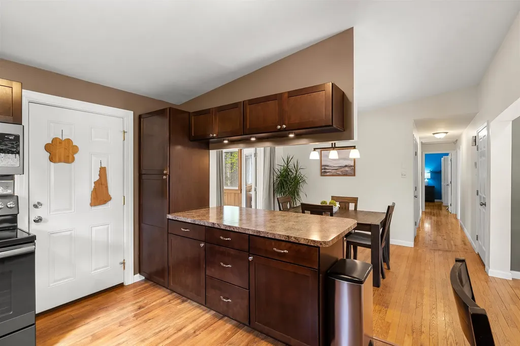 152 Dracut Road Hudson NH 03051