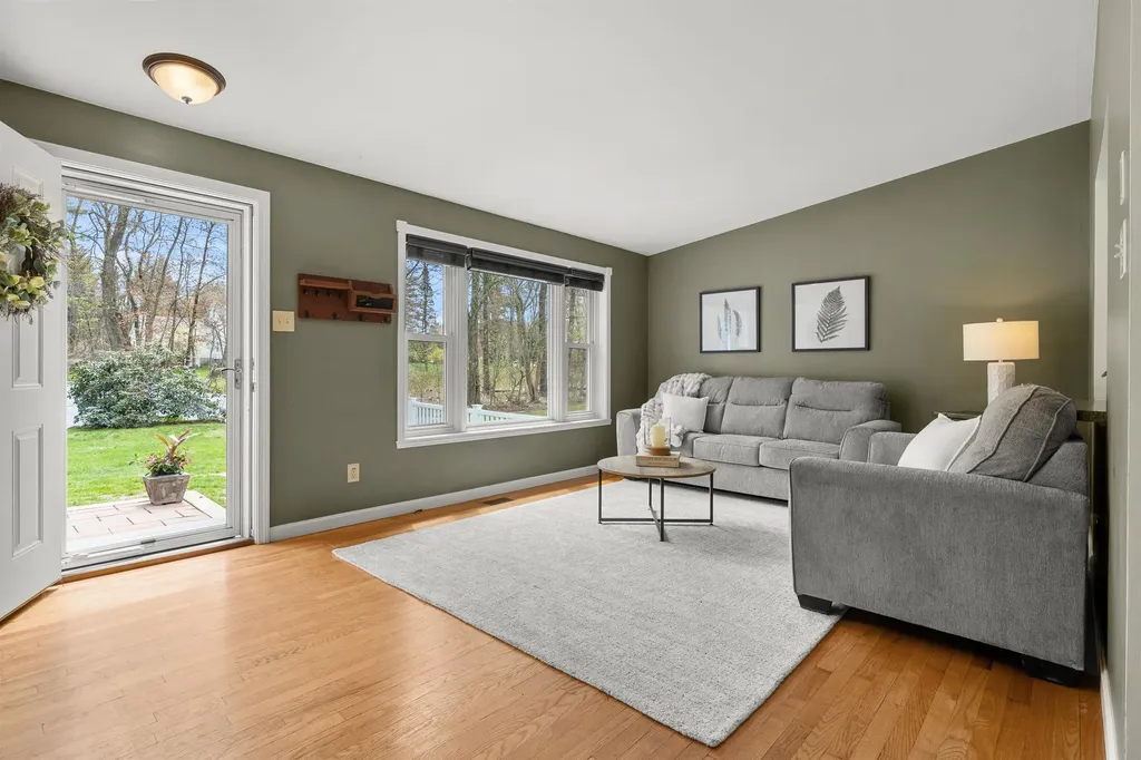 152 Dracut Road Hudson NH 03051