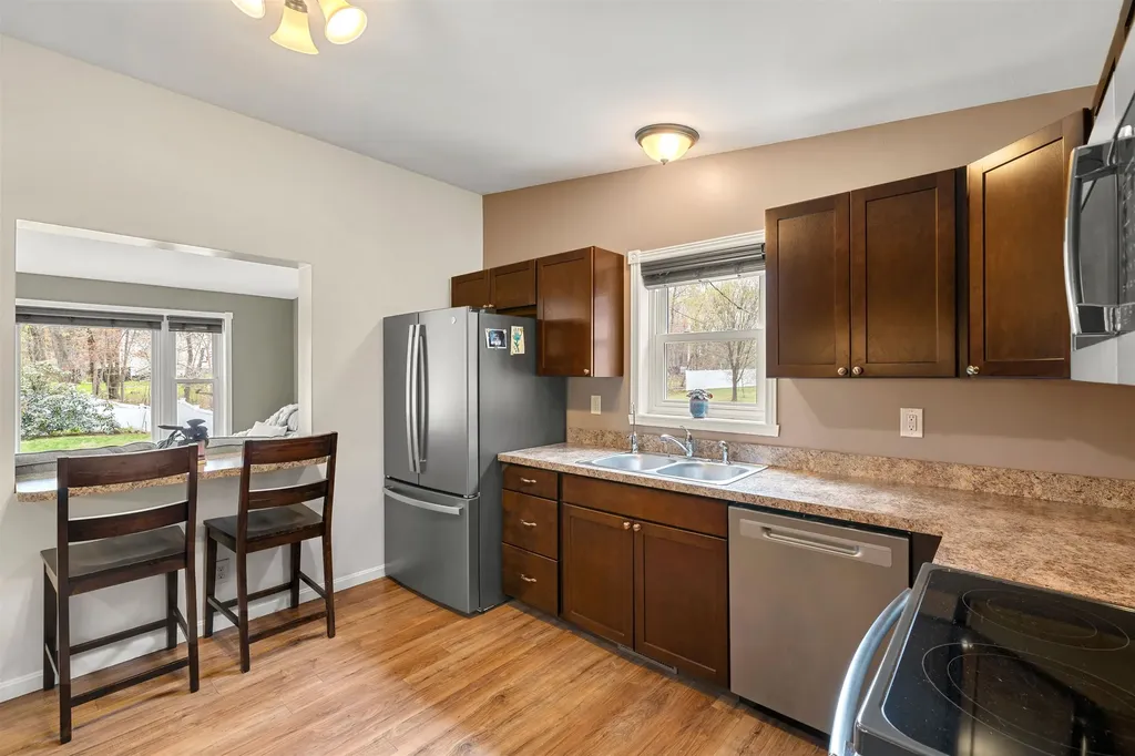 152 Dracut Road Hudson NH 03051