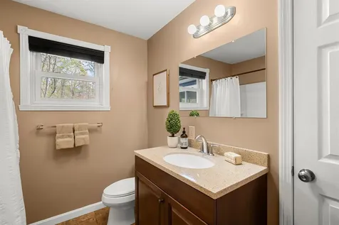152 Dracut Road Hudson NH 03051