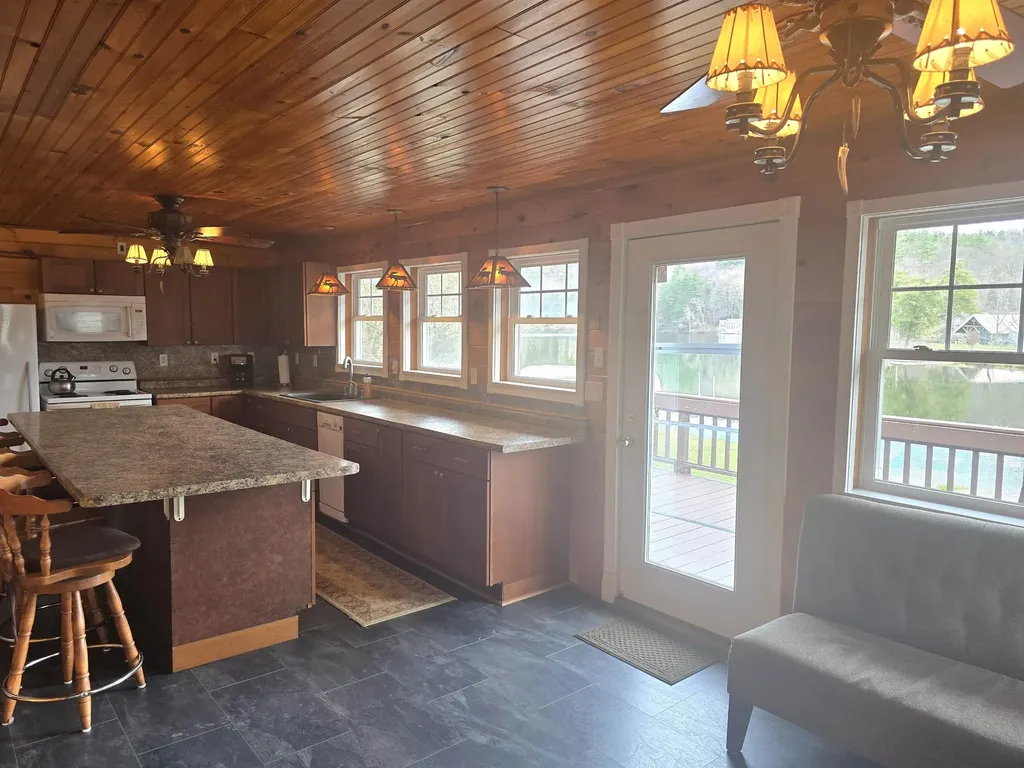 16 West Shore Drive Tinmouth VT 05773