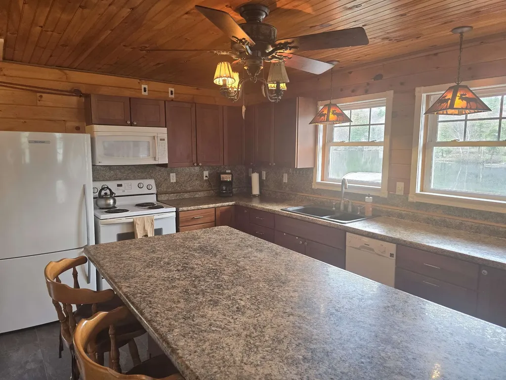 16 West Shore Drive Tinmouth VT 05773