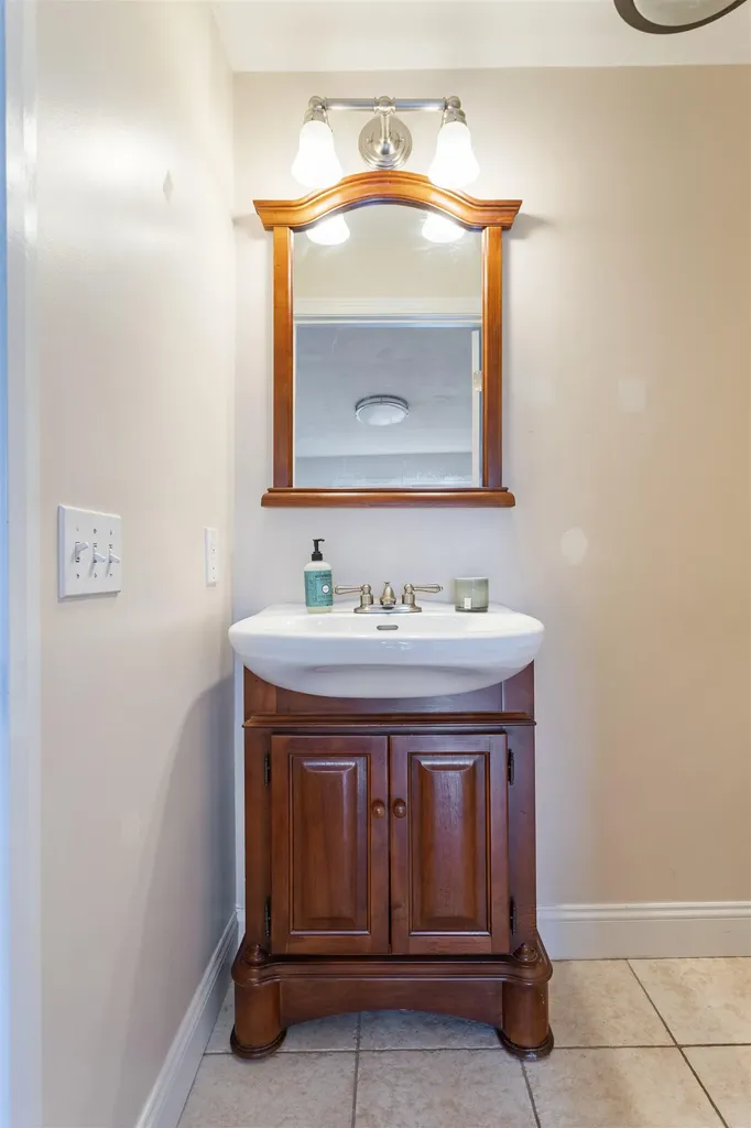 518 High Street Hampton NH 03842