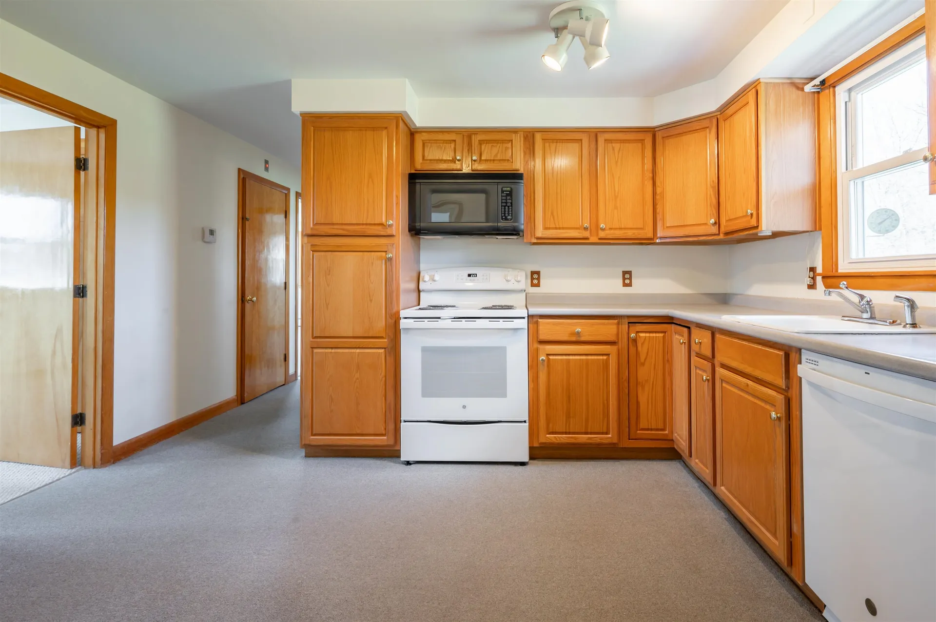 9 Juniper Lane Nashua NH 03063