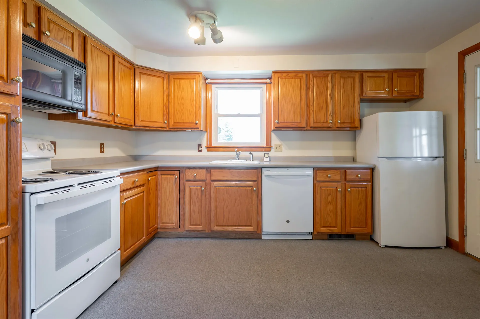 9 Juniper Lane Nashua NH 03063