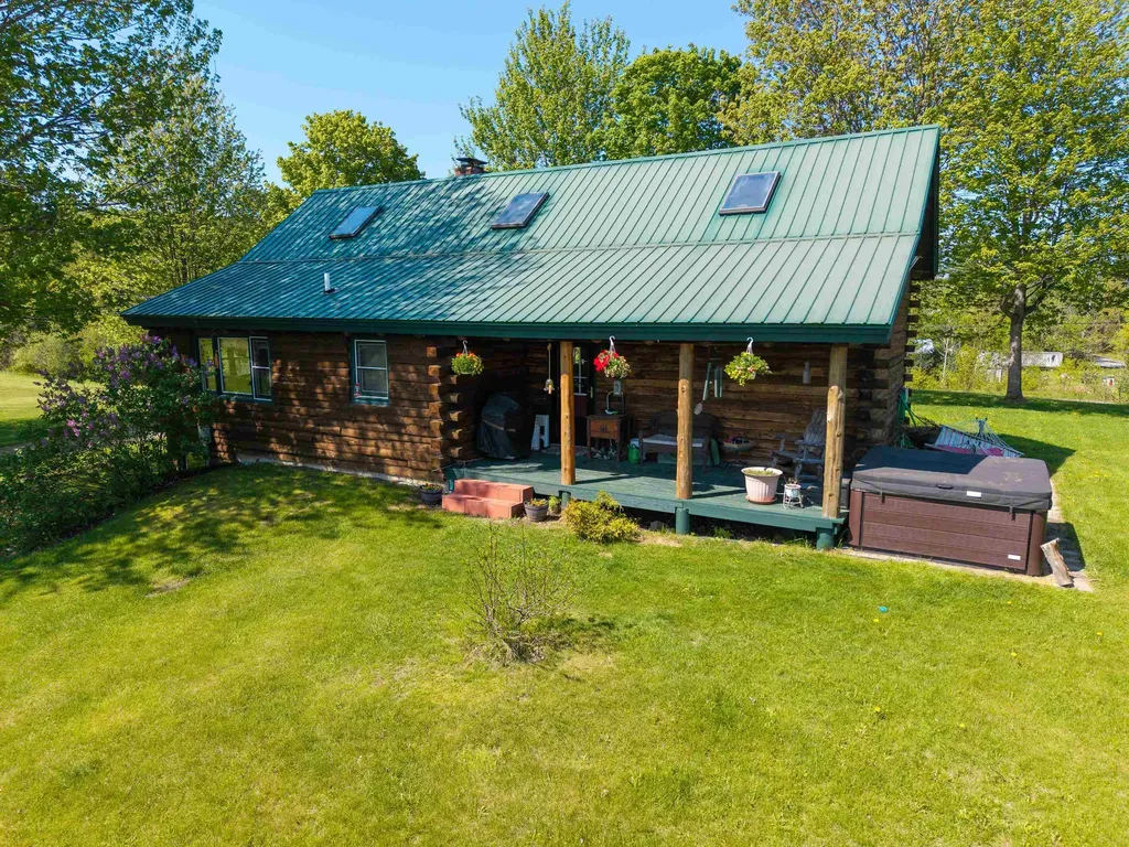 10 Duval Road Dalton NH 03598