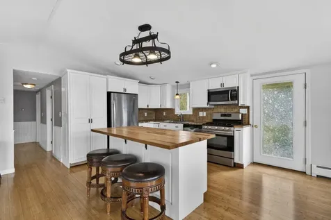 63 Concord Drive Webster NH 03303