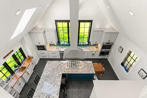 4 Apple Way Stratham NH 03885
