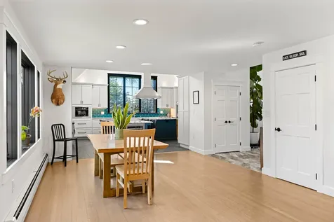4 Apple Way Stratham NH 03885