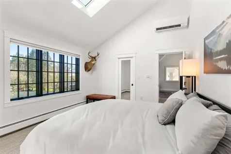 4 Apple Way Stratham NH 03885