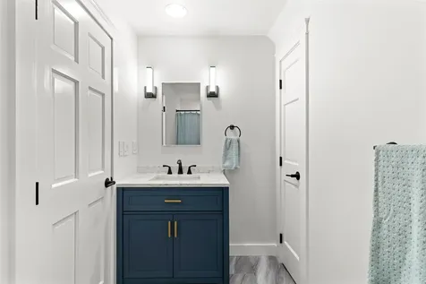 4 Apple Way Stratham NH 03885