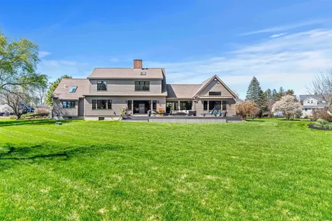 4 Apple Way Stratham NH 03885