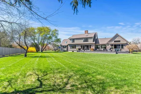4 Apple Way Stratham NH 03885