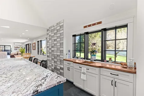 4 Apple Way Stratham NH 03885