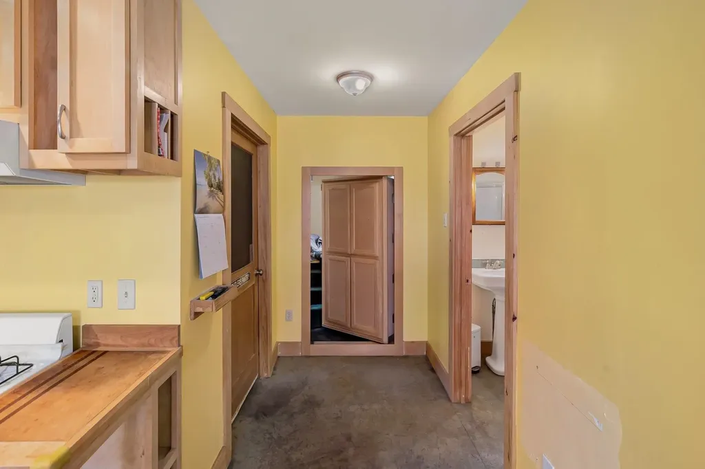 2013 Battle Row Road Hyde Park VT 05655