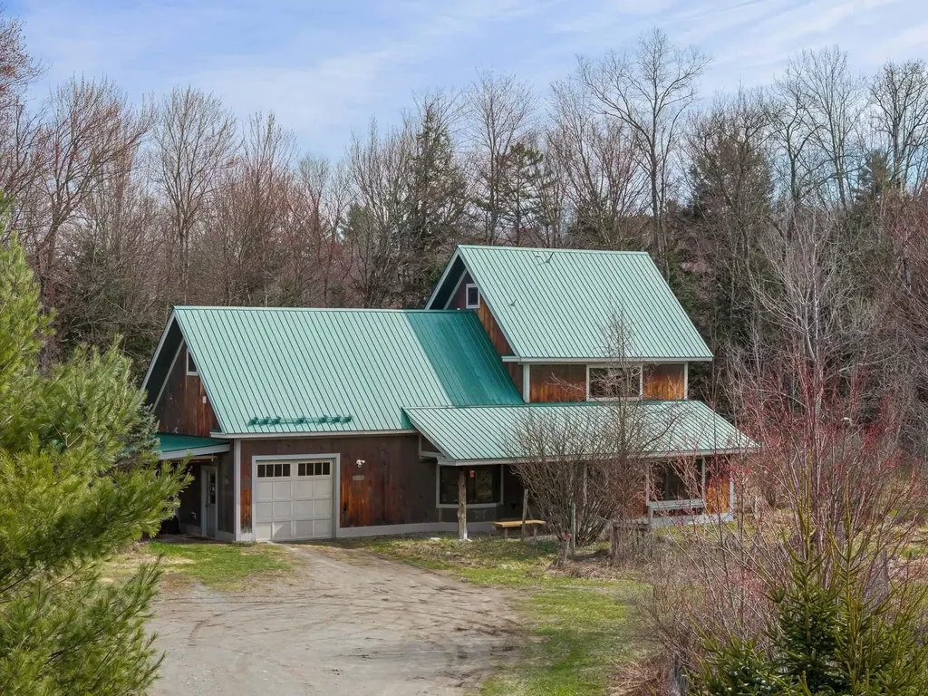 2013 Battle Row Road Hyde Park VT 05655