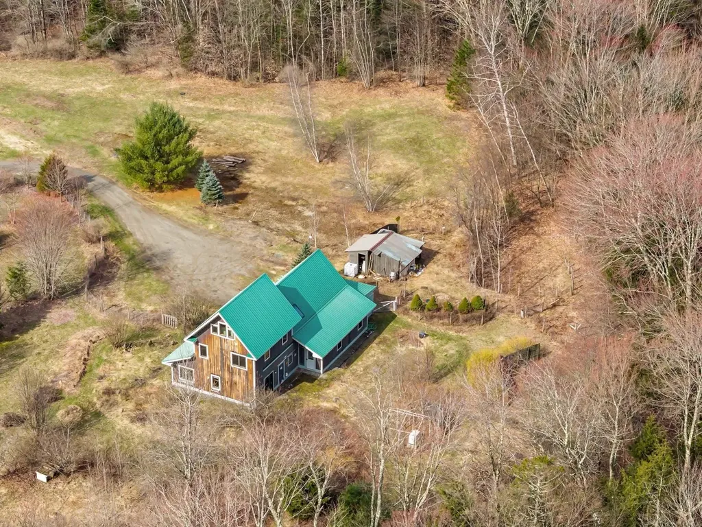 2013 Battle Row Road Hyde Park VT 05655