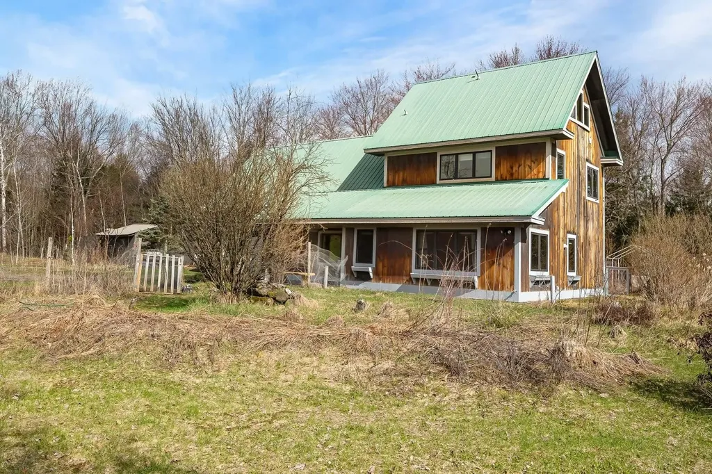 2013 Battle Row Road Hyde Park VT 05655