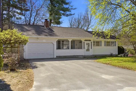 18 Cottonwood Drive Hudson NH 03051