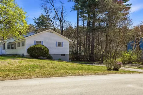 18 Cottonwood Drive Hudson NH 03051