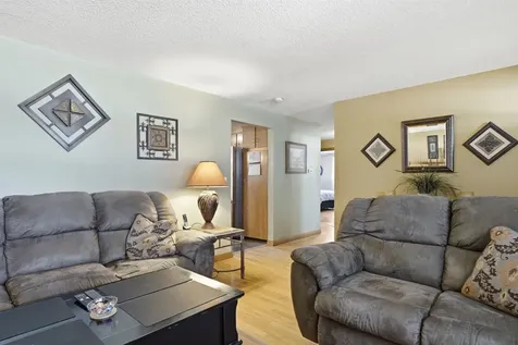 18 Cottonwood Drive Hudson NH 03051
