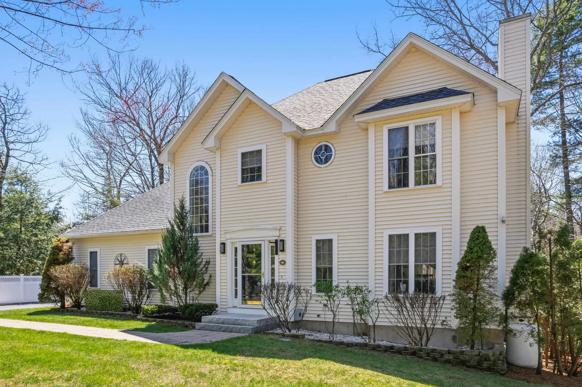 8 Flag Court Auburn NH 03032