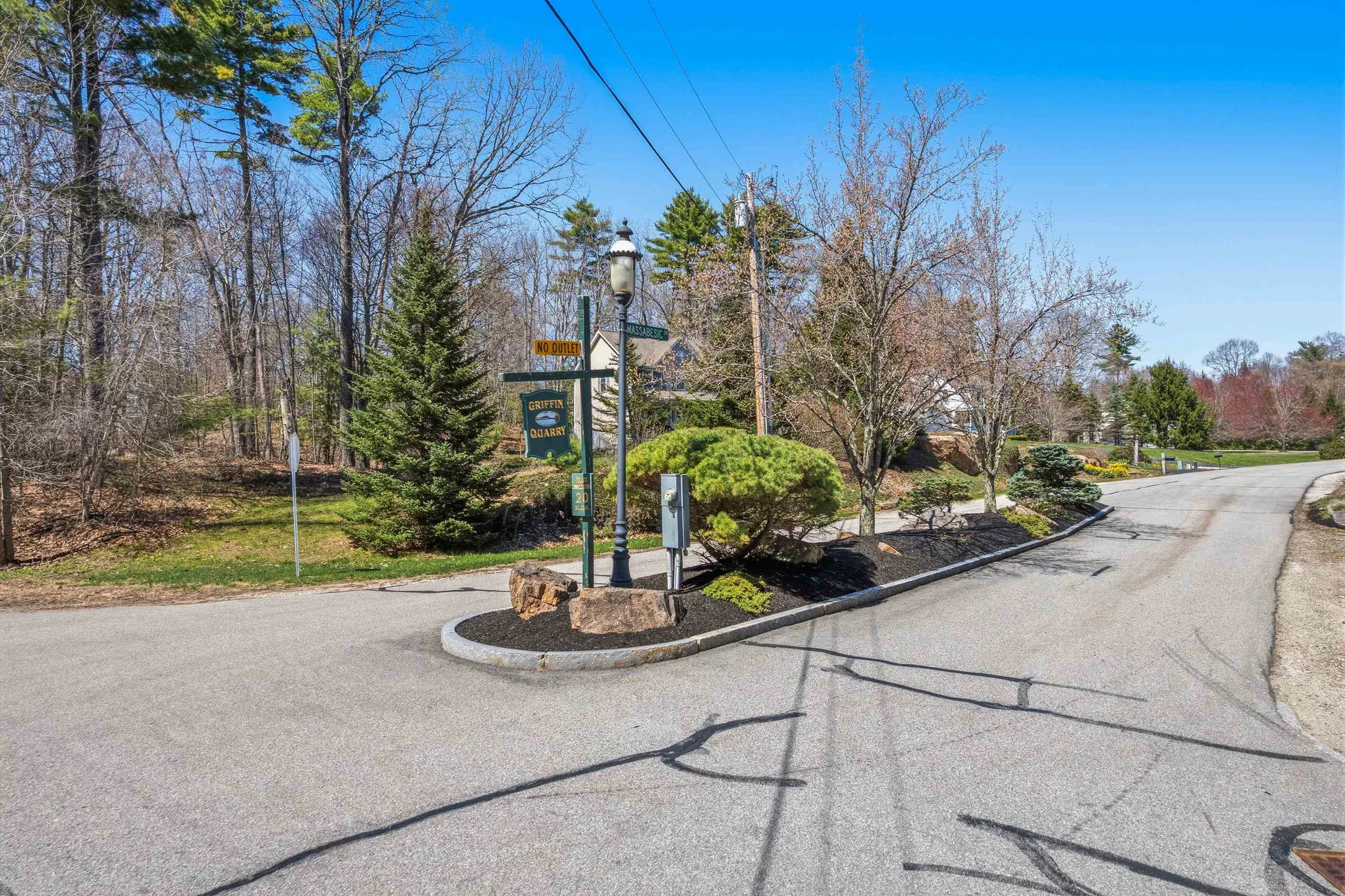 8 Flag Court Auburn NH 03032