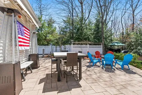 8 Flag Court Auburn NH 03032