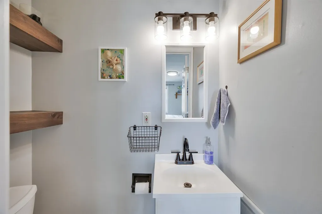 76 Harriman Hill Road Raymond NH 03077