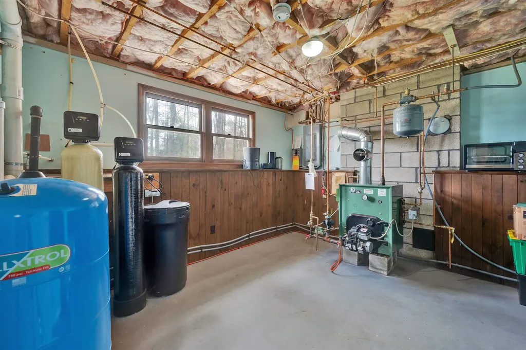 76 Harriman Hill Road Raymond NH 03077
