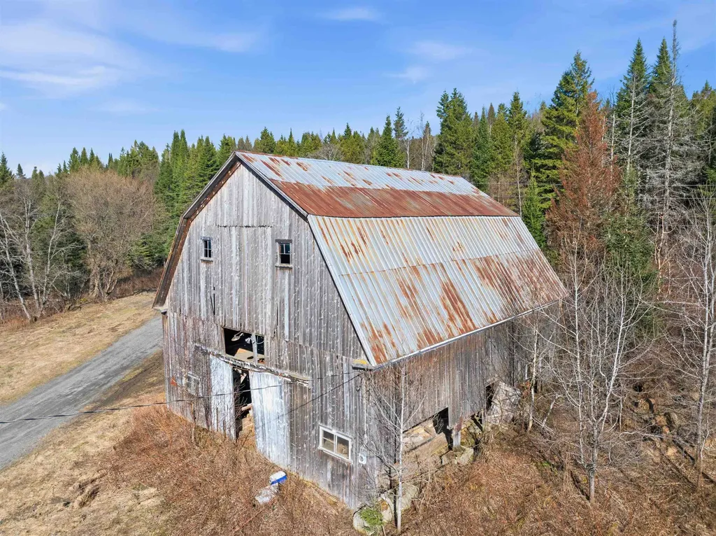 1660 Halls Stream Road Pittsburg NH 03592