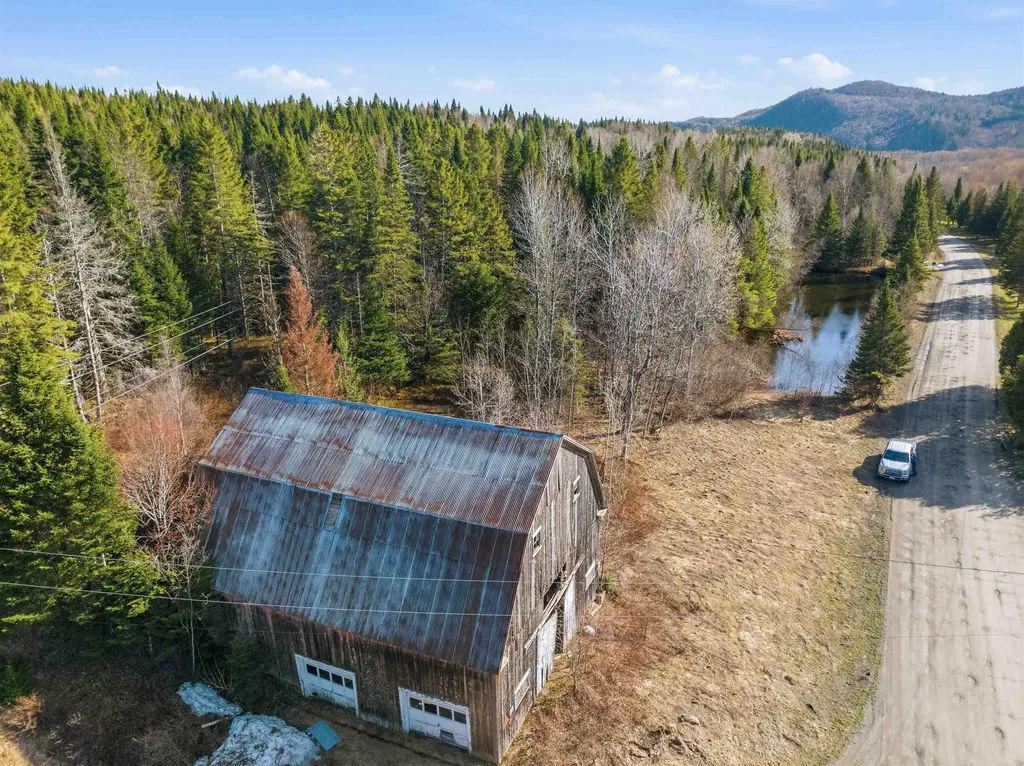 1660 Halls Stream Road Pittsburg NH 03592
