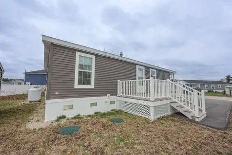 11 Hagop Road Salem NH 03073