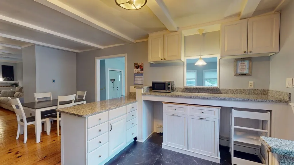 66 Litchfield Road Londonderry NH 03053