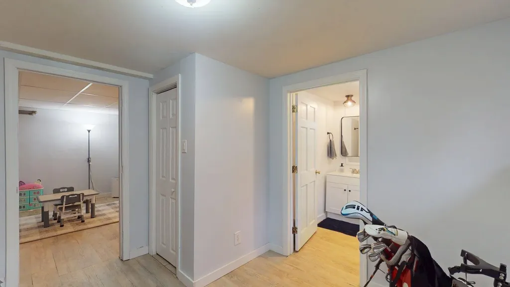 66 Litchfield Road Londonderry NH 03053